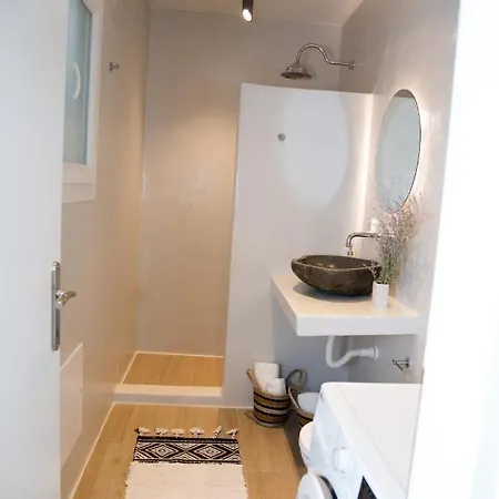 Iroko Naxos Semi-basement Apartment